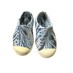 Native tie dye water shoes sz 6 blue